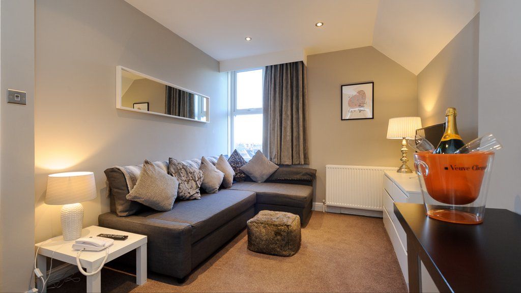 Cheshire Hospitality Ltd T\/A Lennox Lea Studios & Apartments Sale Ngoại thất bức ảnh